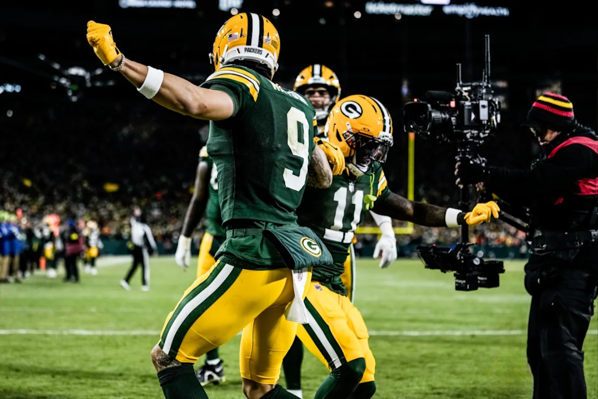 Em jogo disputado e maior importância nos últimos anos contra o rival, Packers faz valer mando de campo e vence em Green Bay.